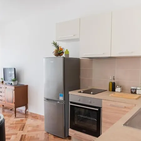 Celestina Apartment